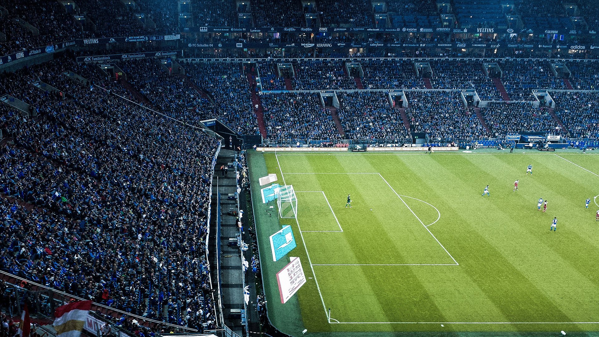 中场三人组主导控场节奏,中场组合站位