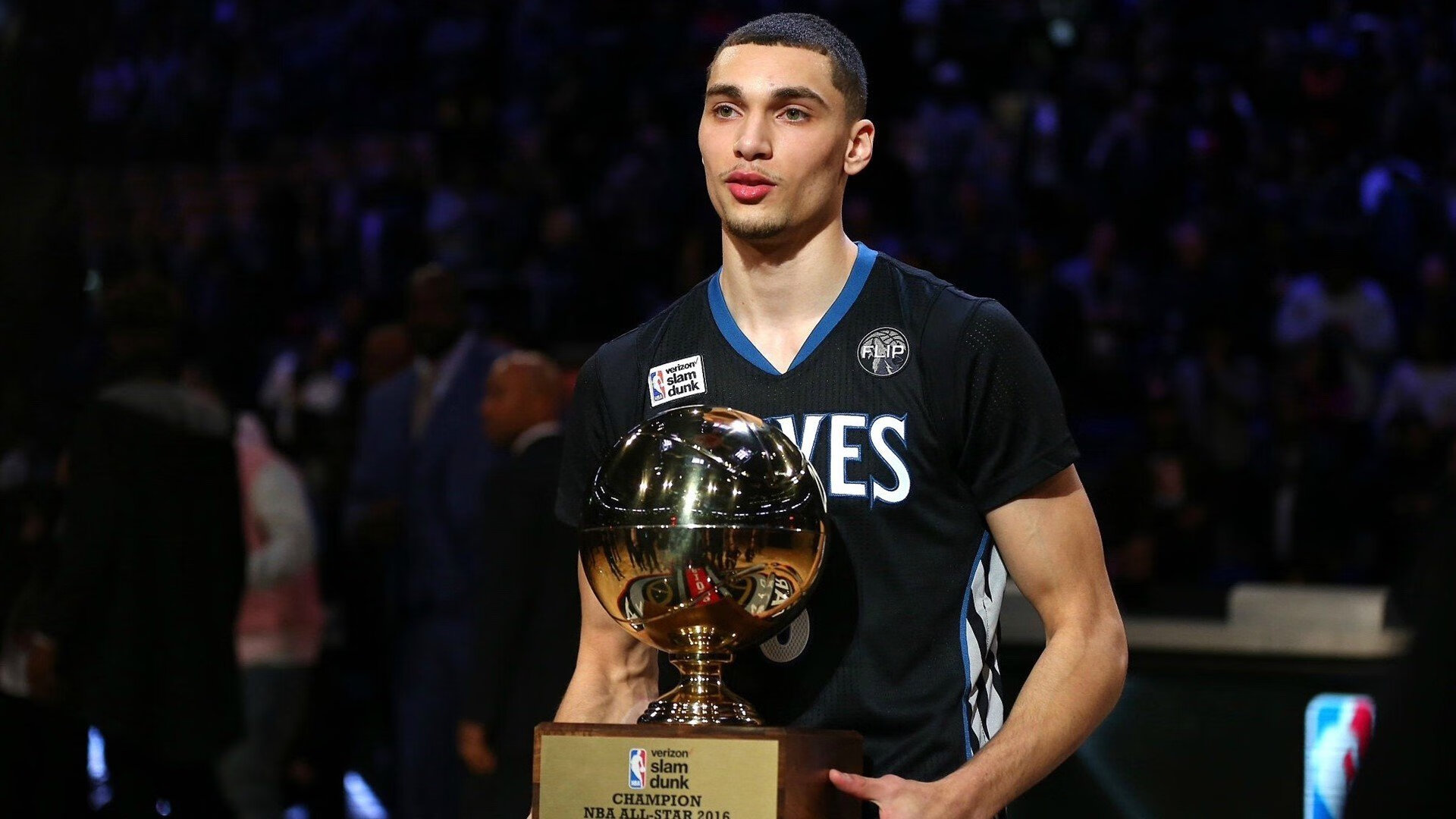 世界杯：姆巴佩单届8球问鼎金靴 法国前锋新王加冕